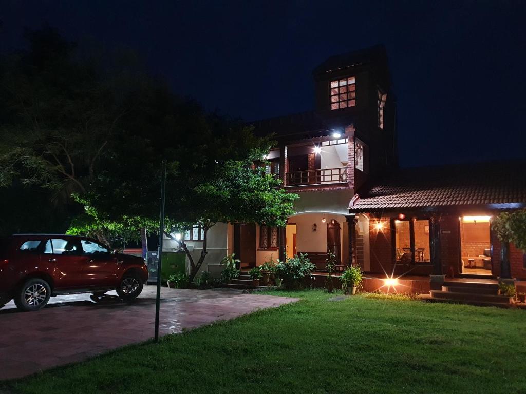 Anchorage - Mesmerizing villa with lawn, BB court photo
