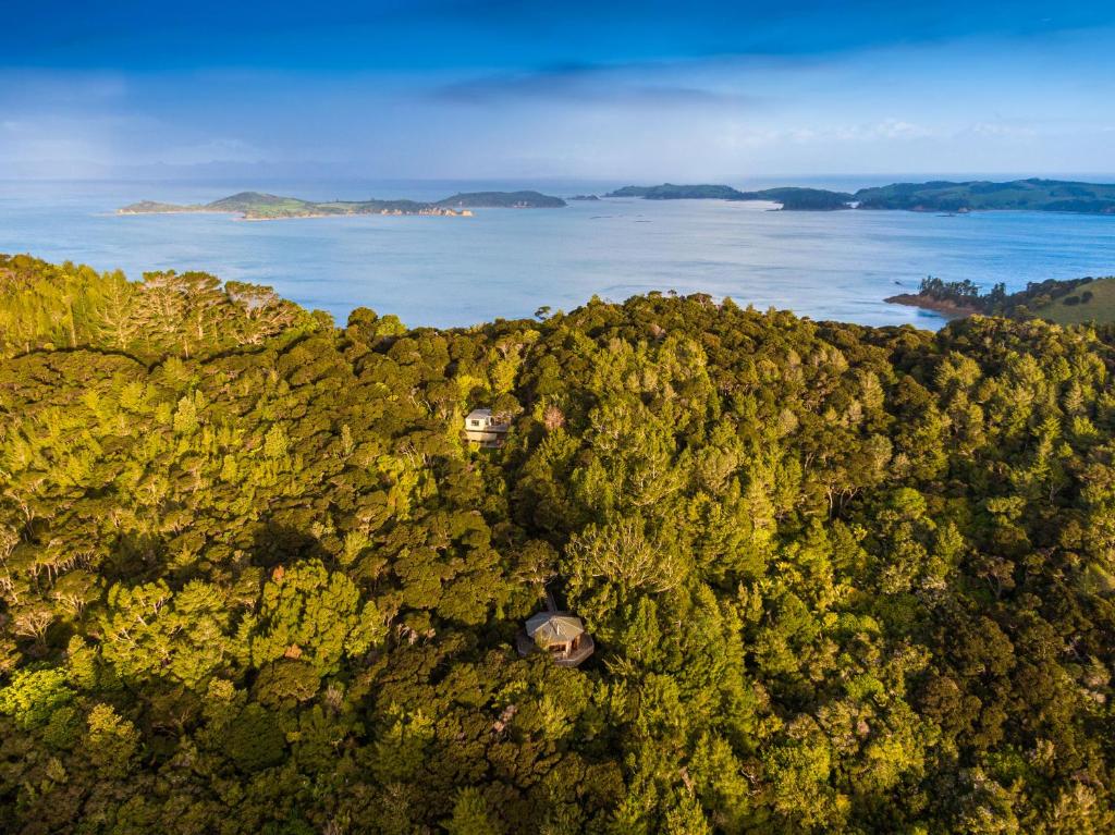 AWAY Treehouse & Forest SPA, Arran Bay