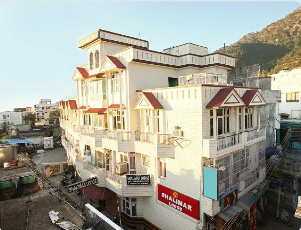 Shalimar Lodge, "700 meter from Katra Bus Stand" — Hotel in Katra (Jammu and Kashmir)