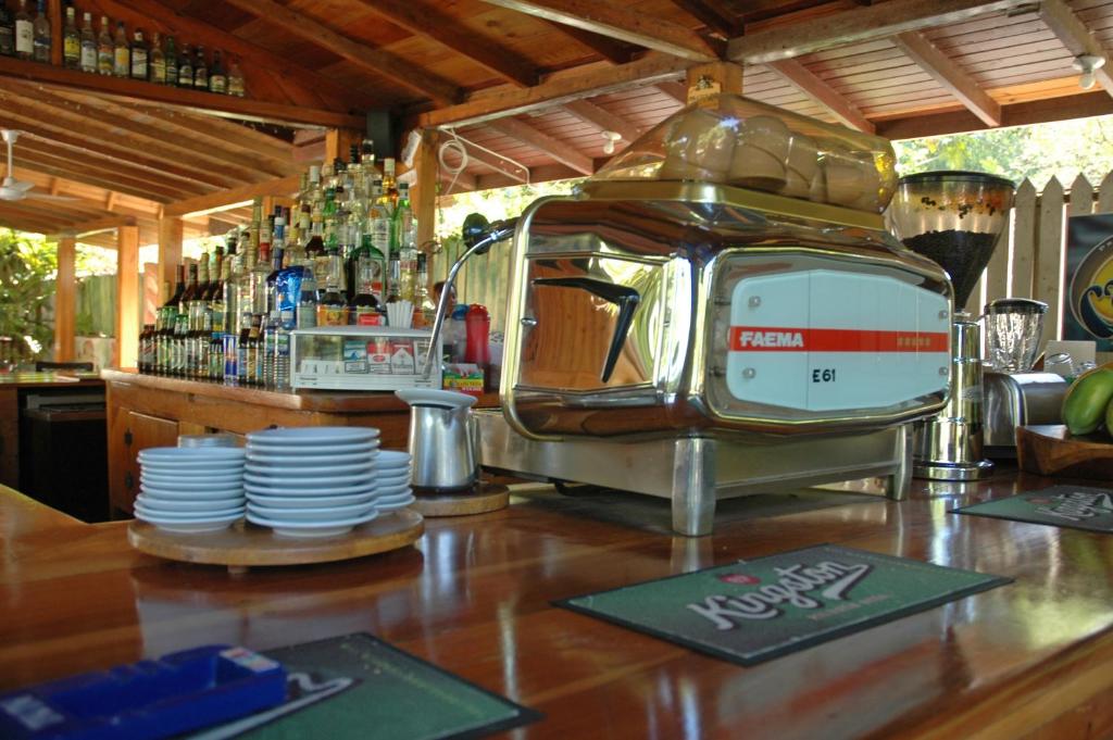Sunrise Club Hotel — Restaurant & bars in Negril