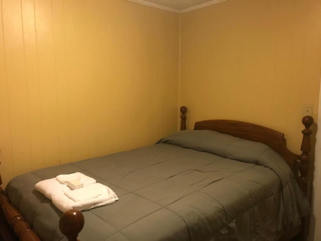 Cheerful three bedroom/3 bath house with free parking