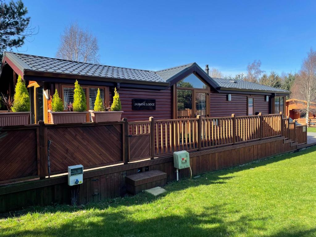 Jasmine Lodge, 2 bedroom with hot tub - Felmoor Park, Felton