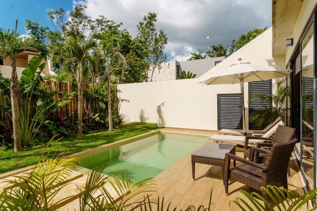 Tropical Luxury Private Villa with 2 Private Pools - 1