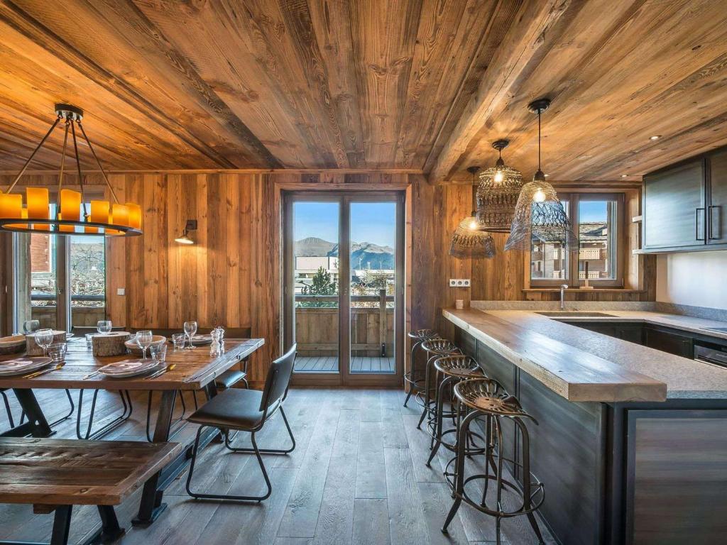 Appartement 4 chambres au centre de Courchevel 1850 avec parking - FR-1-564-93 - 1
