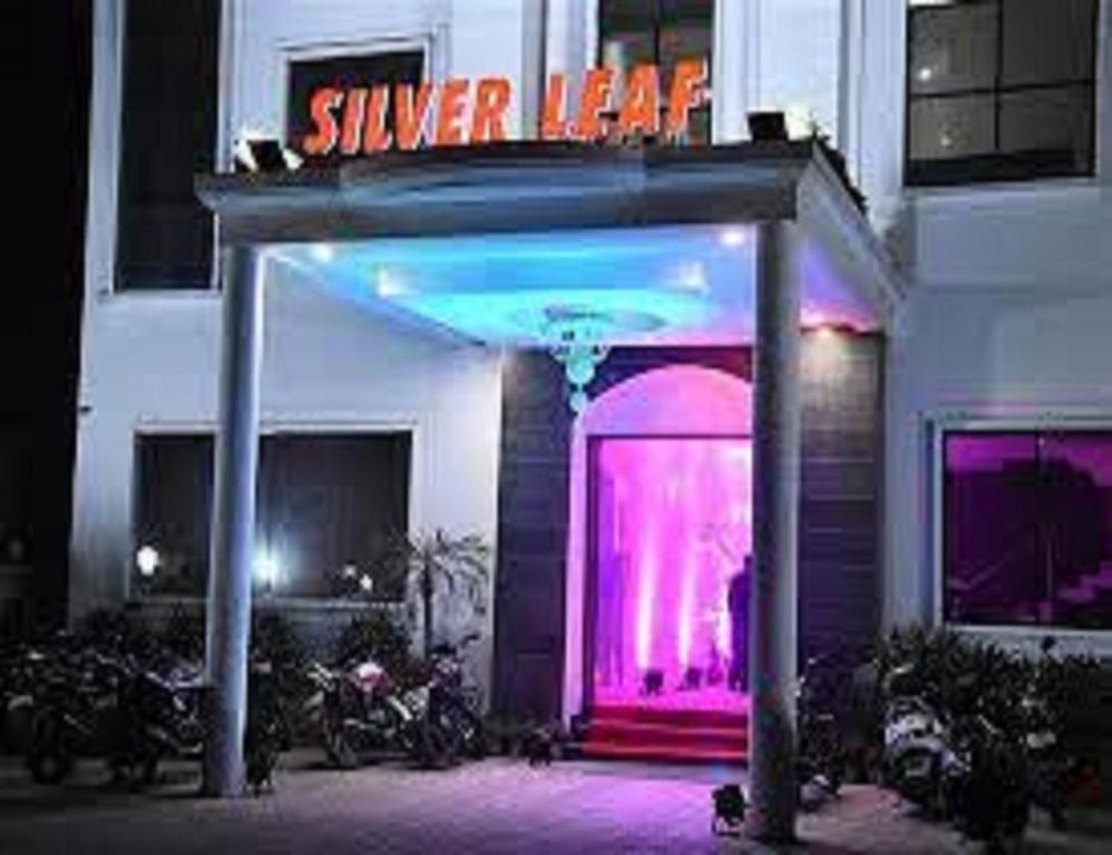 Hotel Silver Leaf, Pilibhit — Hotel in Nanakmatta
