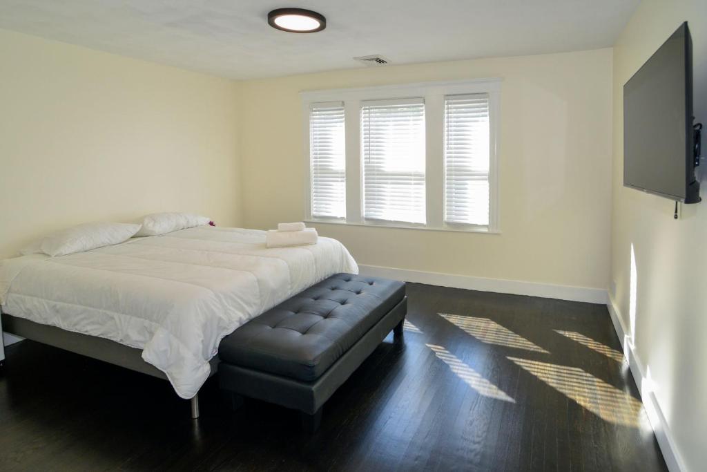 Modern Two Bedroom Condo - Boston