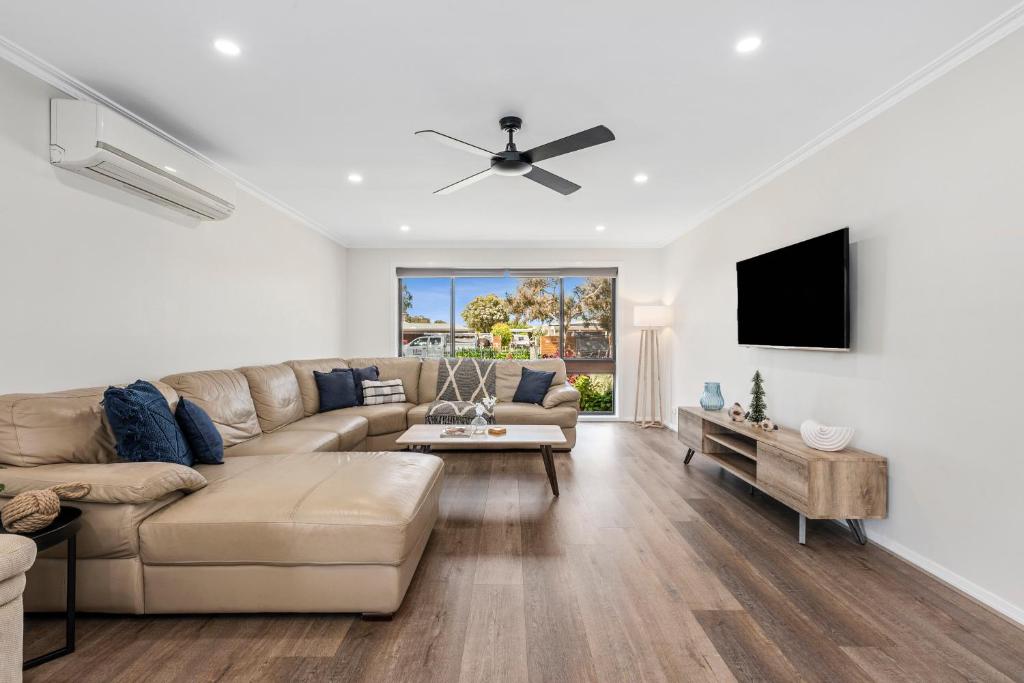 Tidal Waves on Lowe - Ocean Grove, Ocean Grove