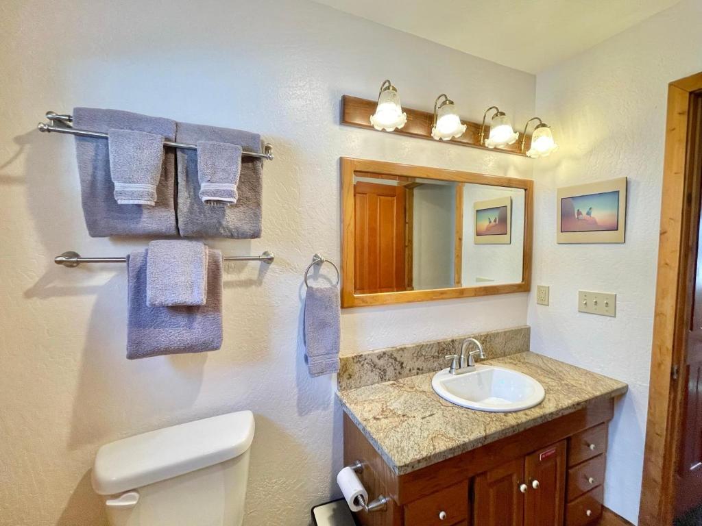 Yosemite's Scenic Wonders - 6BR/4BA Tri-Level Home photo