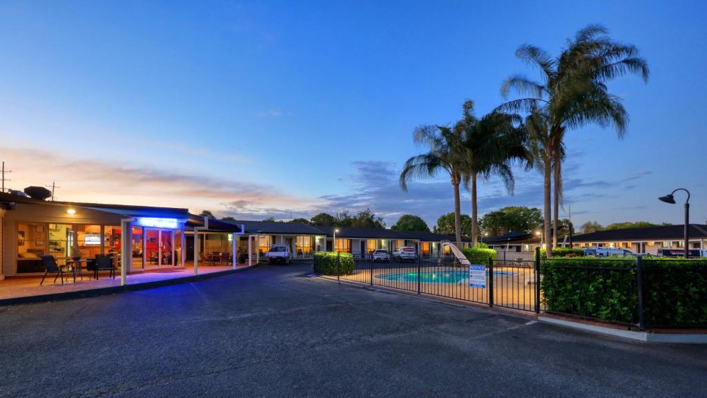 James Street Motor Inn photo