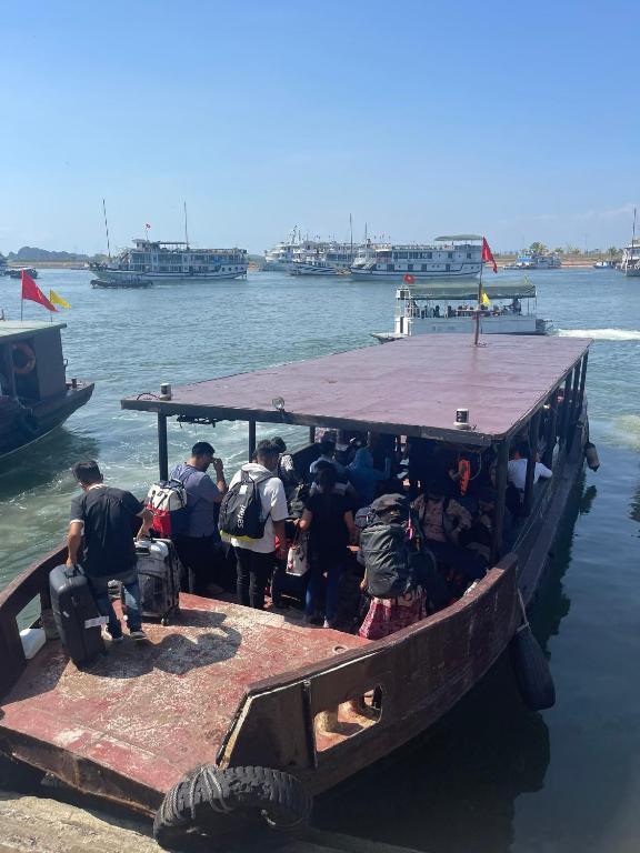 Khách sạn De Charm Hạ Long