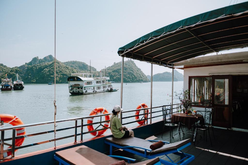Cat Ba Bay Cruises