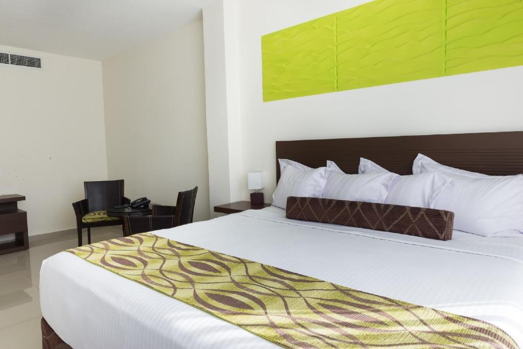 Hotel Latitud 15 photo