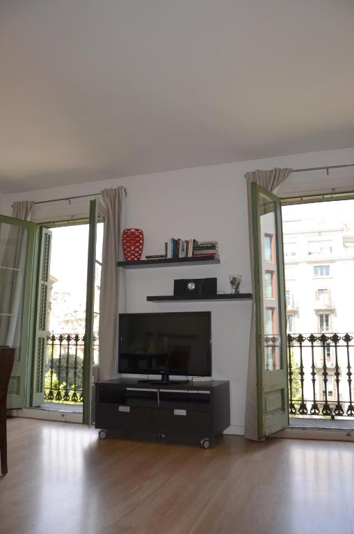 Claris Apartments photo