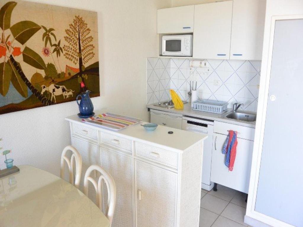 Charmant T2 avec Terrasse et Vue Mer à 50m de la Plage, Résidence avec Piscine - FR-1-607-11 - 2