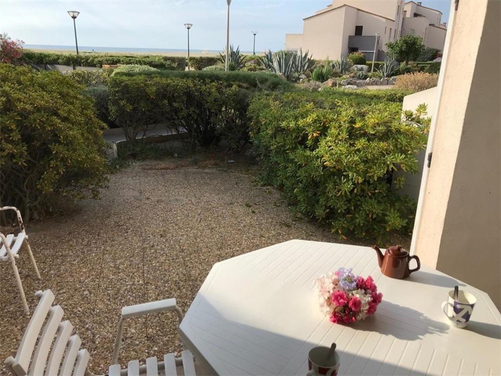 Magnifique T2 en bord de mer, 4 couchages, terrasse, parking, plage à pied, proche commerces et Aqualand - FR-1-81-56 - 1