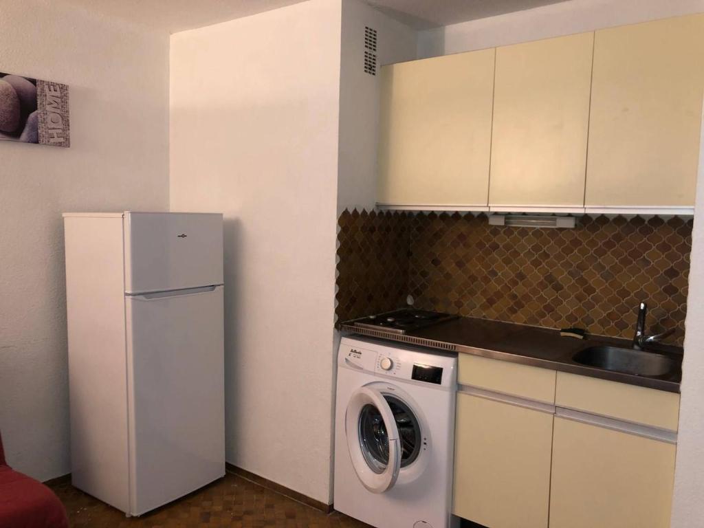Magnifique T2 en bord de mer, 4 couchages, terrasse, parking, plage à pied, proche commerces et Aqualand - FR-1-81-56 - 5