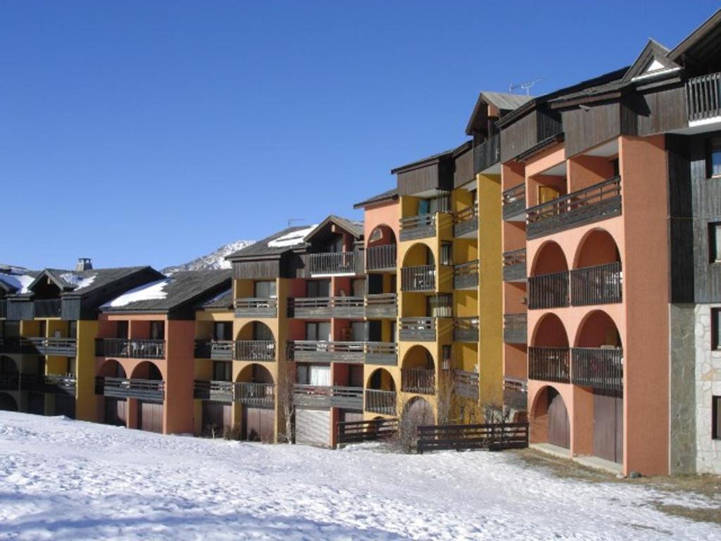 Duplex 3 pièces avec mezzanine, parking et balcon exposé sud sur les pistes - FR-1-266-64 - 2