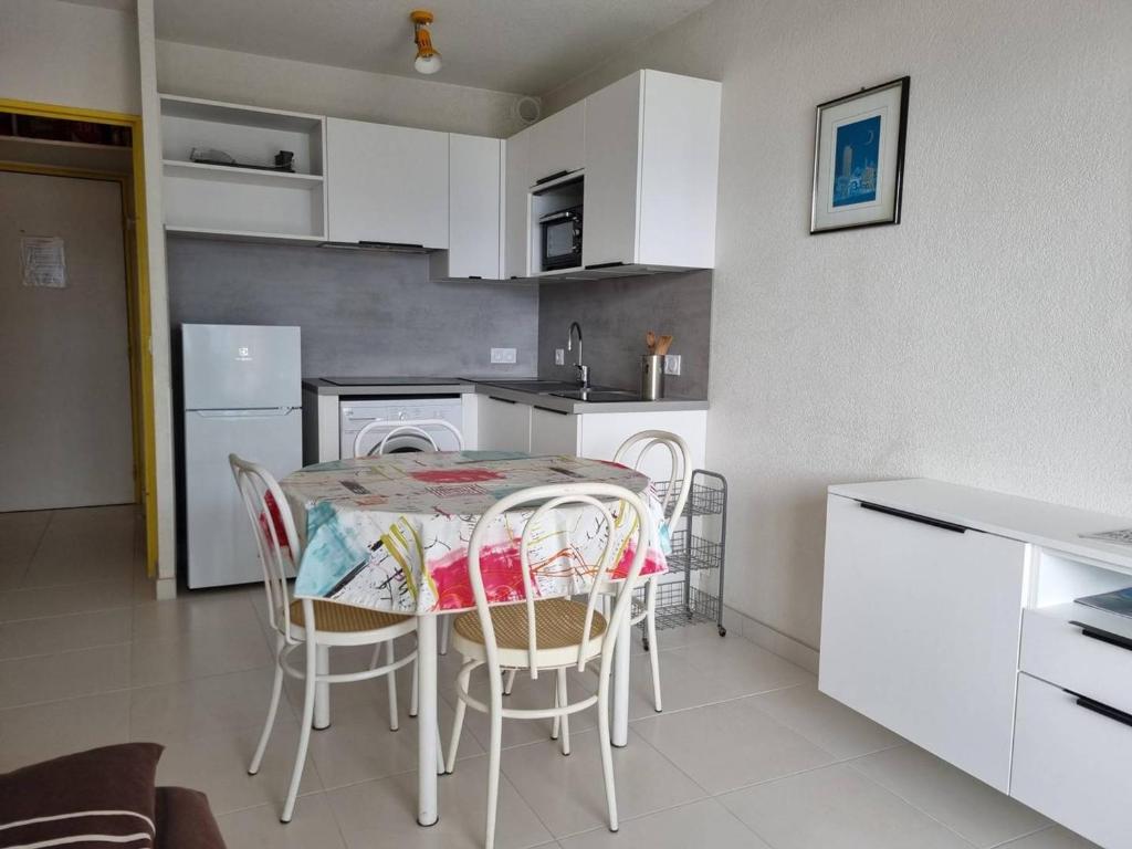 Appartement Rénové 2 Pièces + Cabine, Vue Mer, Parking - FR-1-388-117 - 4