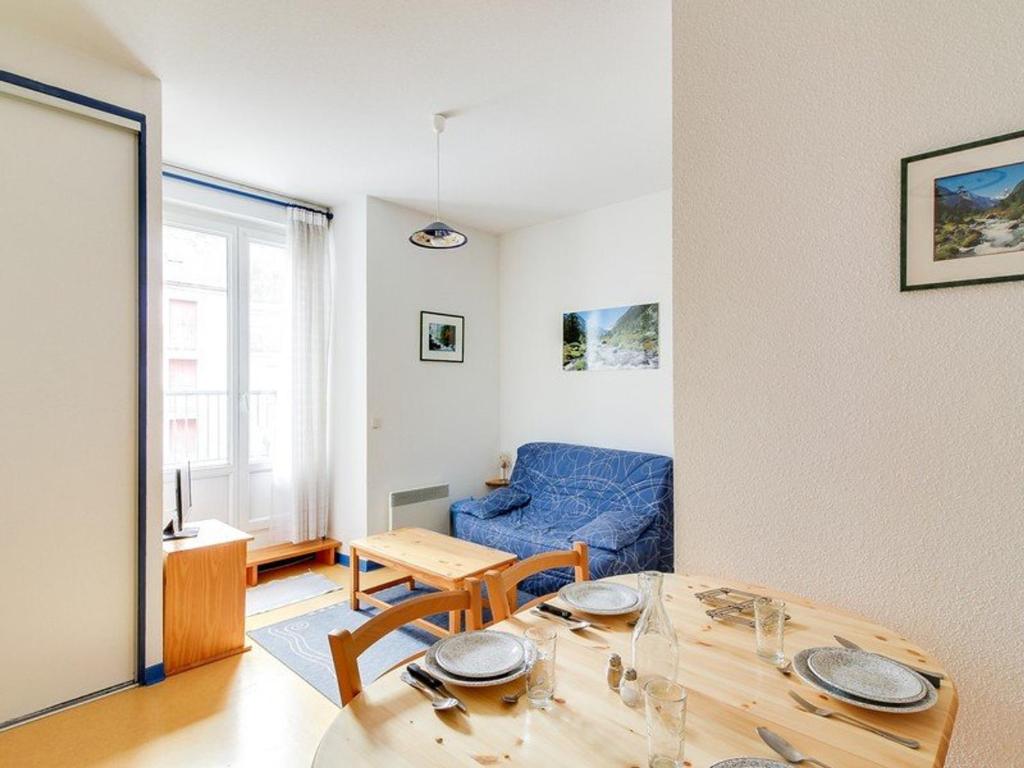 Appartement T2 à Cauterets avec Terrasse, Local à Ski, et Proche Télécabine - FR-1-401-1 - 2
