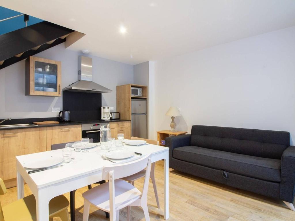 Duplex rénové 2 chambres avec wifi, cuisine équipée et local ski, en centre-ville de Cauterets - FR-1-401-179 - 2