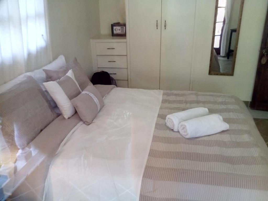 Hibiscus House Bed and Breakfast photo