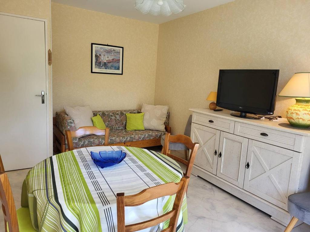Appartement T2 au cœur de Cabourg avec balcon, parking & acceptant animaux - FR-1-465-16 - 1