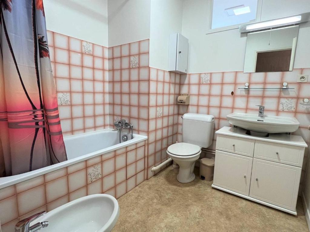 Cambo-les-Bains : T1 Bis lumineux avec balcon, parking, animaux admis - 4