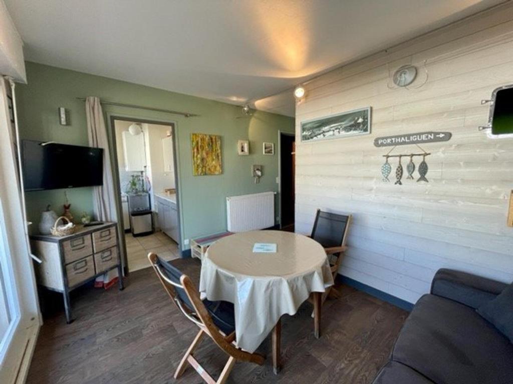 Quiberon - Studio 4 pers rénové, balcon, parking, 100m plage - FR-1-478-139 - 2