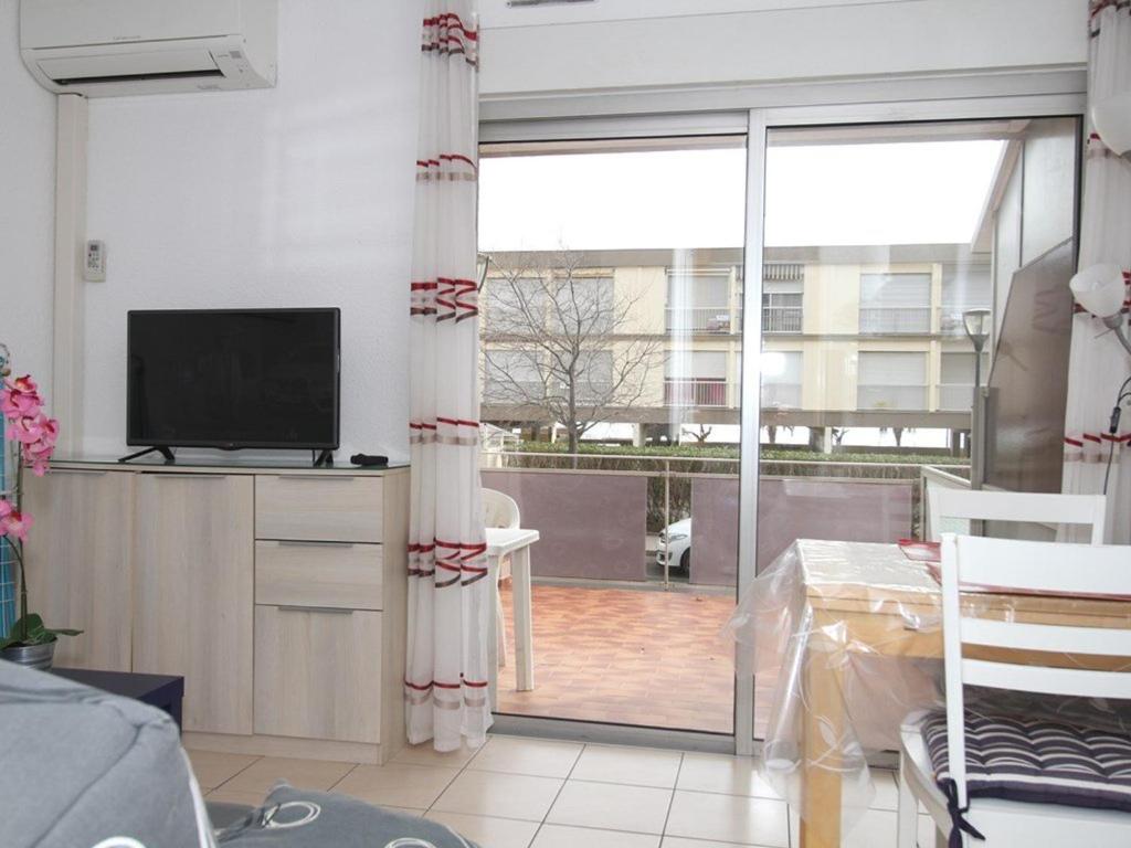 Charmant T1 avec grande terrasse, climatisé, proche des Thermes, équipé lave-vaisselle et lave-linge - FR-1-553-43 - 2