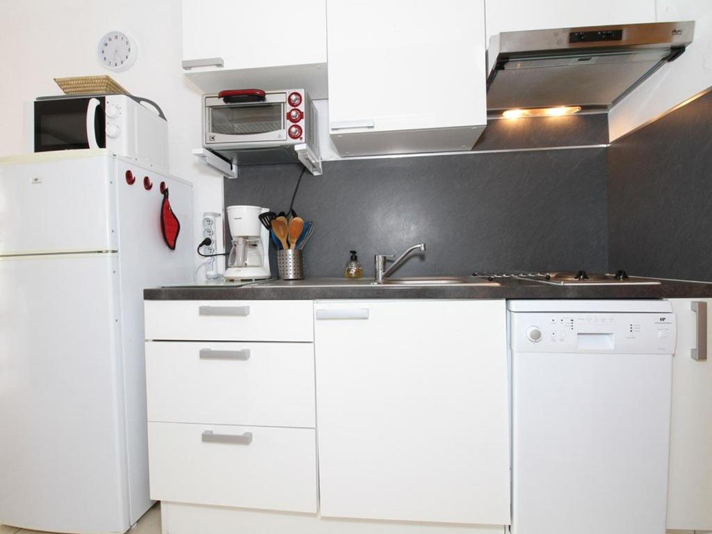 Charmant T1 avec grande terrasse, climatisé, proche des Thermes, équipé lave-vaisselle et lave-linge - FR-1-553-43 - 3