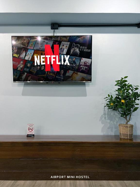 Shared lounge/TV area