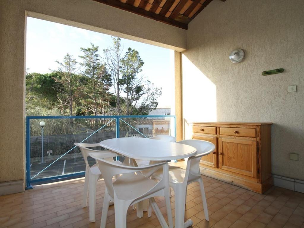 Grand Studio Climatisé avec Terrasse et Parkings, Proche des Thermes - FR-1-553-106 - 2
