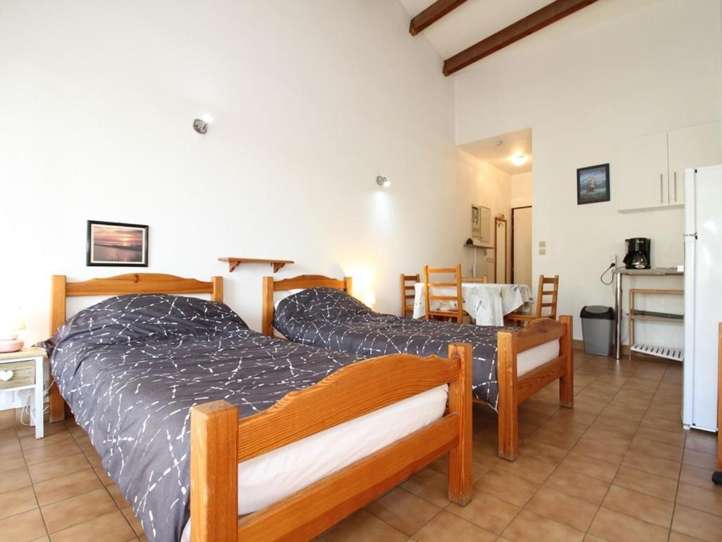 Grand Studio Climatisé avec Terrasse et Parkings, Proche des Thermes - FR-1-553-106 - 1