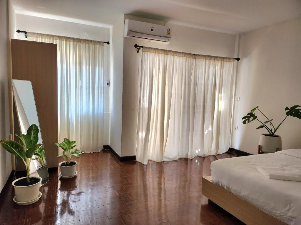 Nonn Airport Guesthouse Chiang Mai photo