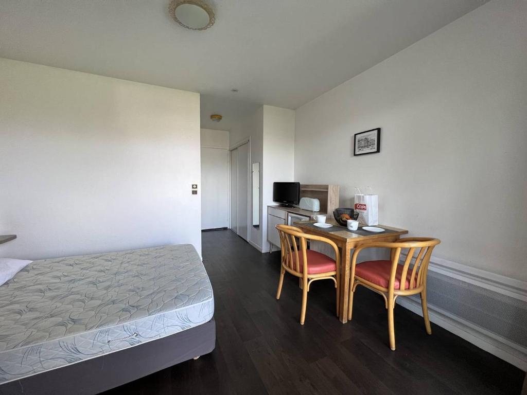 Studio central Cambo avec terrasse et parking, animaux acceptés - 3