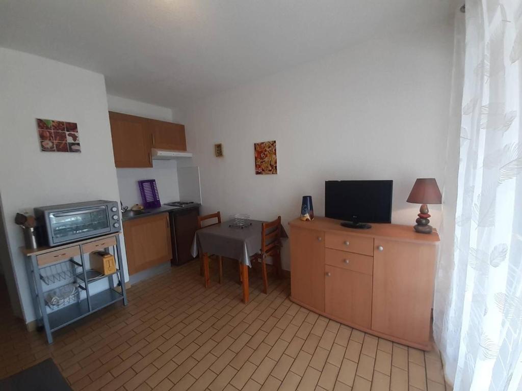 Studio avec Parking, Wi-Fi et Animaux Acceptés - Proche Étang de Thau et Thermes - FR-1-571-19 - 4