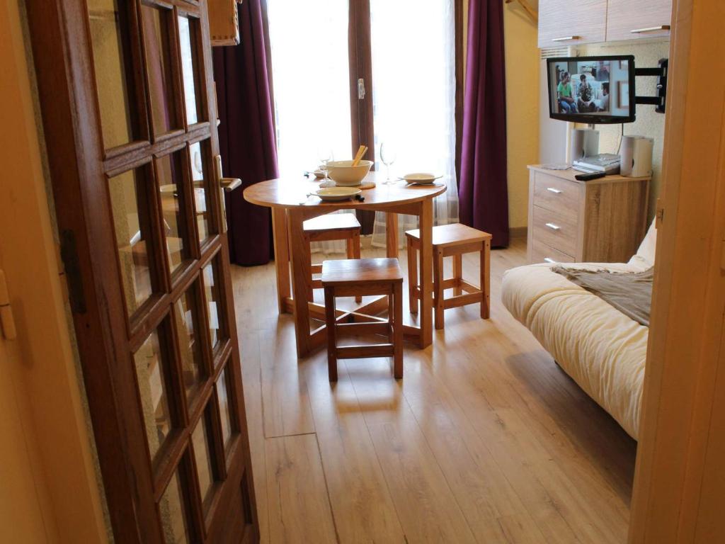 Studio cabine avec accès direct aux pistes, balcon, et piscine - 4 couchages, Risoul 1850 - 1