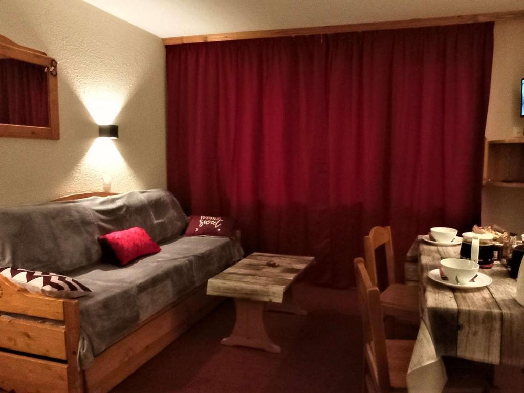 Appart 4 pers, skis aux pieds, balcon, kitchenette, TV - FR-1-545-24 - 3