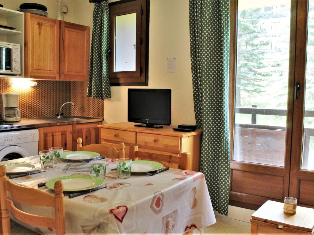Studio cabine 5 couchages, proche commodités, téléski, balcon sud, ski casier - 1