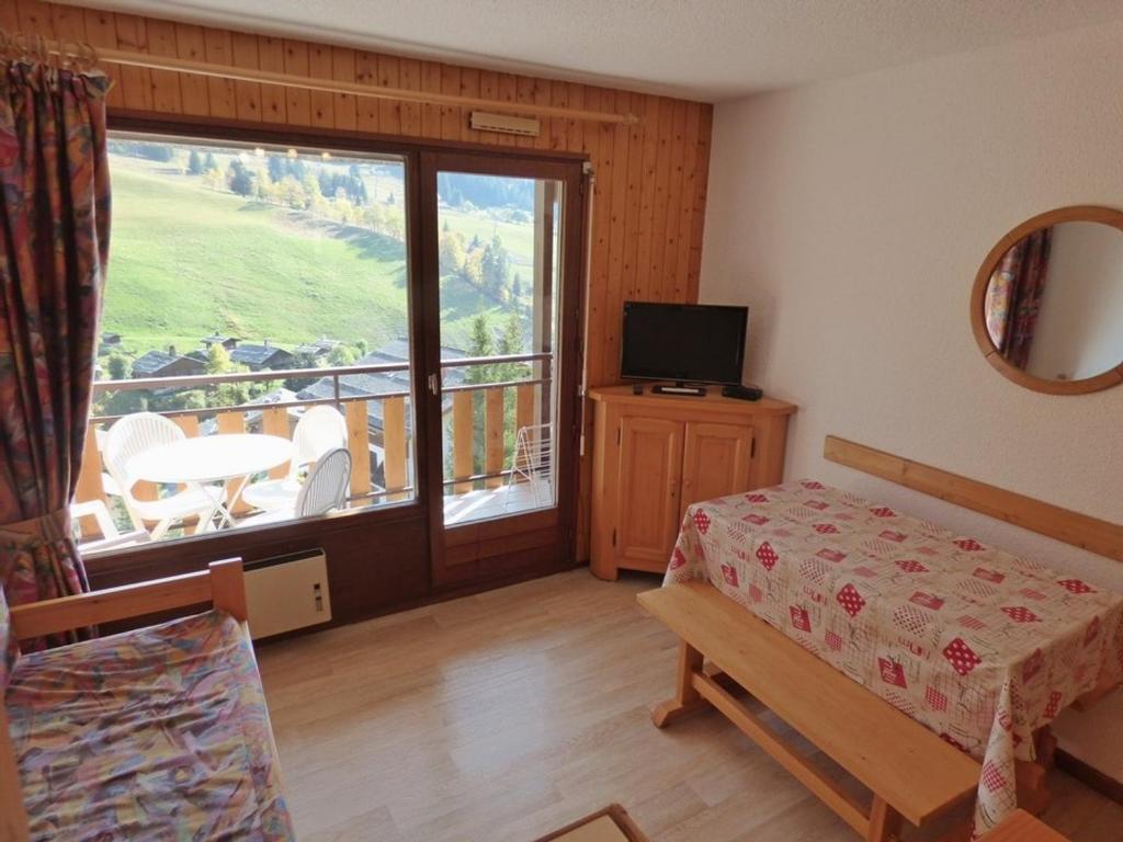 Lumineux studio savoyard avec balcon exposé SUD - FR-1-458-114 - 2