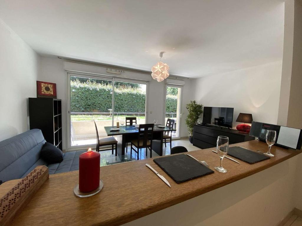 Appartement 3P avec Terrasse et Garage, à 10min des Plages de Juan-les-Pins - FR-1-252-171 - 1