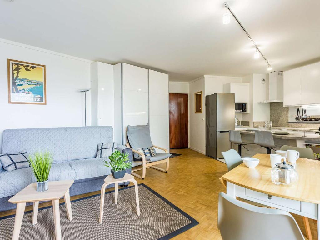 Superbe T2 rénové avec balcon et parking, à 150m de la Grande Plage de Biarritz - FR-1-3-517 - 4