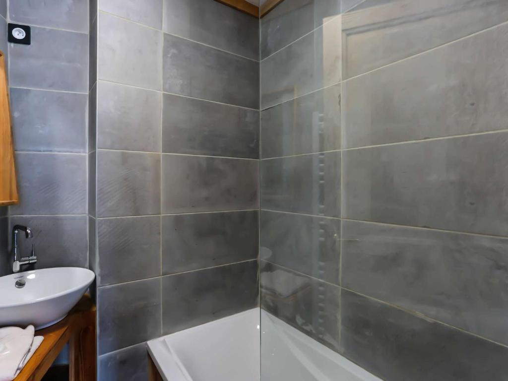 Chalet Triplex 75m² Val Thorens - 2 Chambres, 1 Cabine, Cheminée, WiFi, Proche Pistes et Commerces - FR-1-637-11 - 4