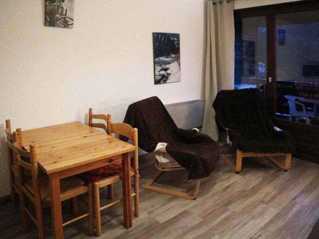 Studio 4 pers, balcon, pistes, commerces, animaux admis - FR-1-322-471 - 2