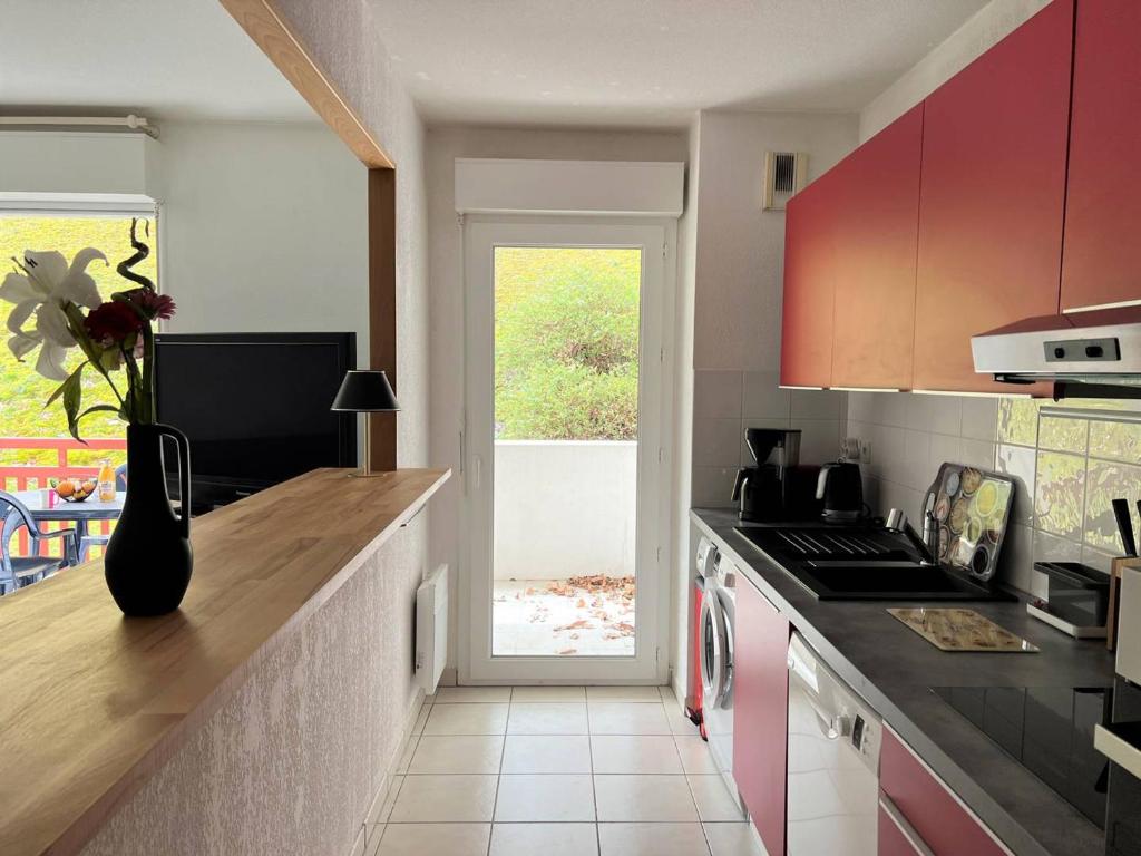 Cambo-les-Bains : T2 calme avec parking, Internet - 3
