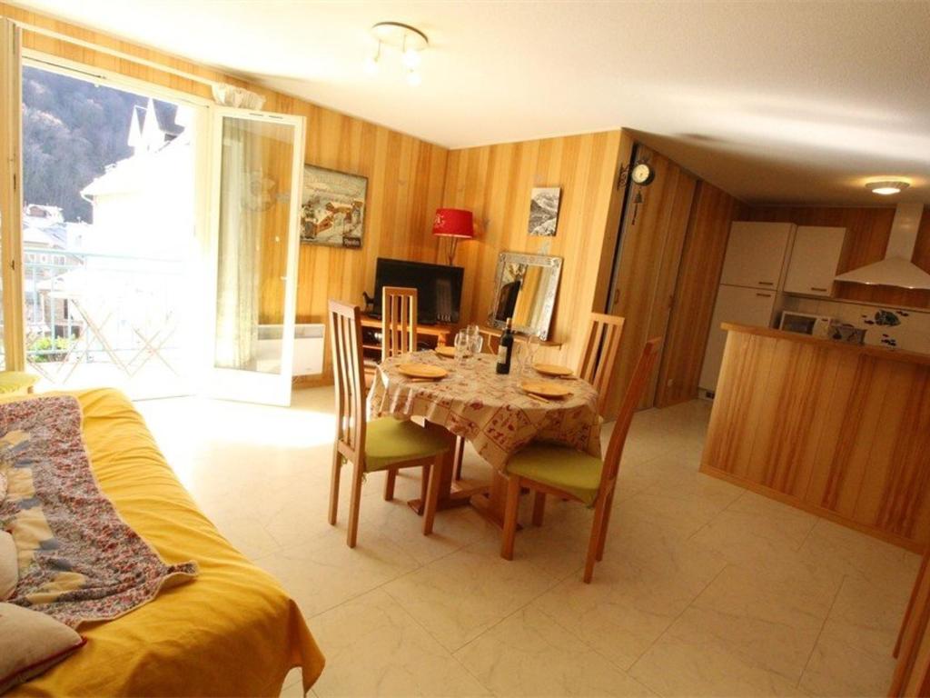 Appart. central 6/7 pers. à Bagnères-de-Luchon avec parking et animaux admis - FR-1-313-171 - 4