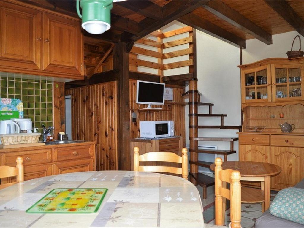 Chalet 2 pièces mezzanine, 7 pers, animaux admis, balcon, cuisine équipée - FR-1-592-27 - 3
