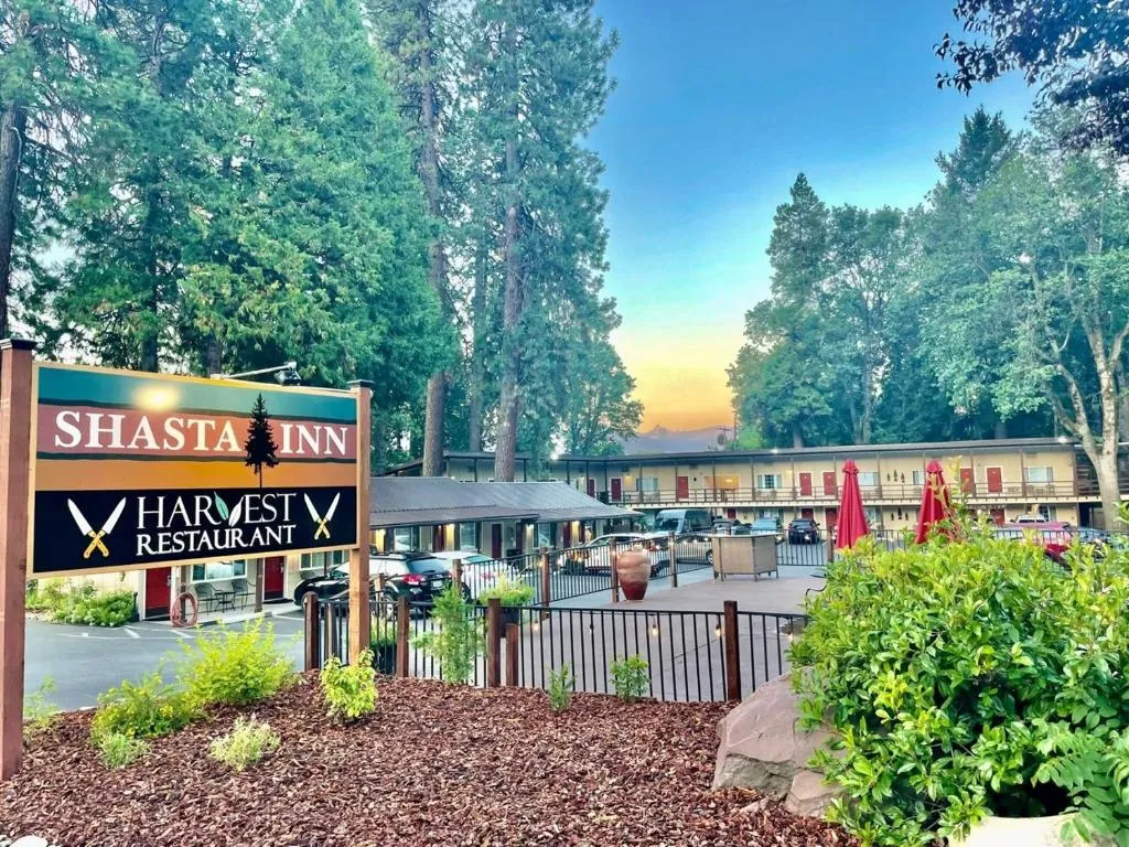 沙斯塔酒店 ，位于沙斯塔山的酒店