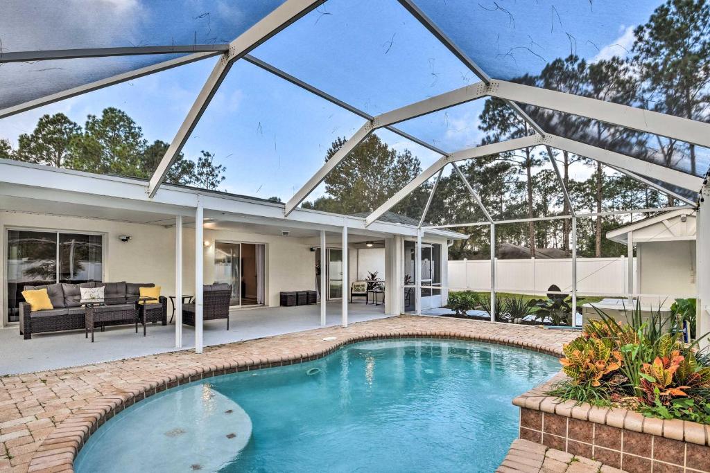 Palm Coast Retreat with Lanai Less Than 8 Mi to Beach!, Palm Coast