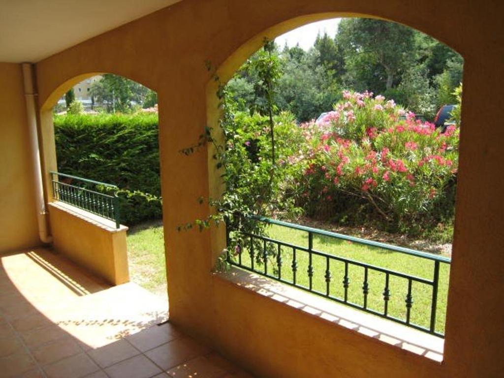 Appartement T3 avec grand jardin privé, climatisation et parking - FR-1-100-205 - 2